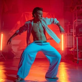 Casting hombres entre 30 y 70 años para videoclip de artista internacional