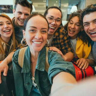 Casting figurantes mujeres y hombres a partir de 18 años para serie TV actual