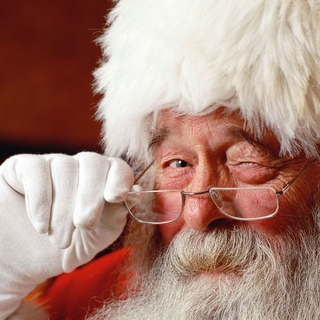 Casting actor con barba blanca para evento de navidad