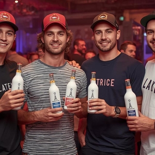 Casting azafatos mayores de edad para acción promocional