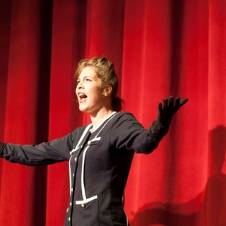 Casting mujer intérprete de 20 a 40 años para obra de danzateatro