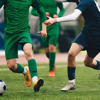 Casting hombre y mujer entre 35 y 65 años que sepan jugar futbol para publicidad dirigida a las redes sociales