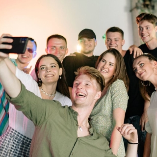 Actores y actrices para vídeos publicitario online UGC