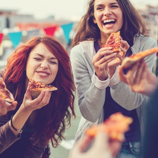 Se buscan mujeres y hombres de 20-26 años para shooting de comida