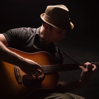 Casting guitarristas de 30 a 45 años para spot publicitario