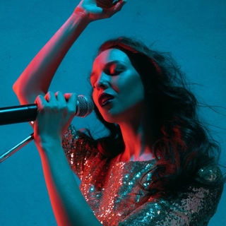 Casting actrices cantantes para restaurantes temáticos