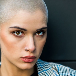 Casting actriz con pelo muy corto para videoclip musical