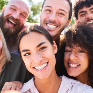 Casting actores y actrices para pequeñas partes en serie de época