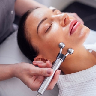 Se buscan actores de 45 a 55 años para spot publicitario de clínica antiaging