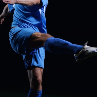 Casting hombres latinos que jueguen futbol para spot publicitario