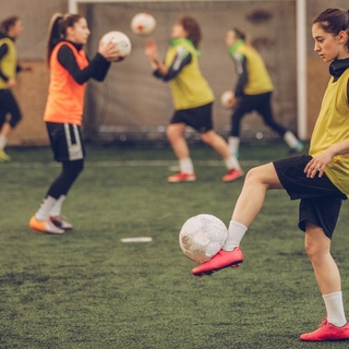 Casting hombres y mujeres futbolistas de 16 a 35 años para spot publicitario