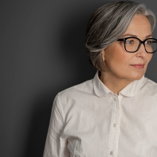 Casting actriz de 65 a 75 años con canas para campaña publicitaria