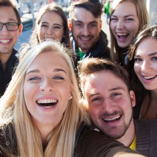 Casting hombres y mujeres de 18 a 50 años caucásicos para campaña publicitaria