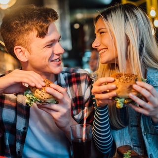 Casting hombre y mujer de 30 a 35 años para publicidad de comida a domicilio