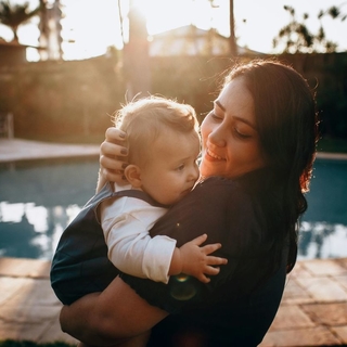 Casting mujer latina con su hijo real para proyecto con agencia