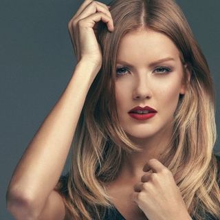 Casting modelos rubias o castañas de 30 a 40 años para shooting