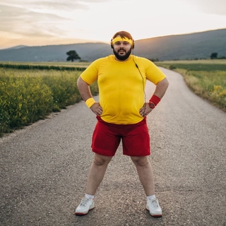 Casting hombres de 25 a 40 años de talla grande para serie de ficción