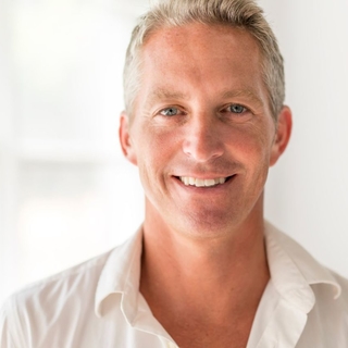 Casting hombre mayor de 45 años para videos de redes sociales