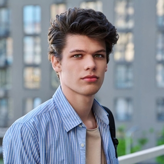 Casting hombre de 21 a 30 años para spot publicitario para spot publicitario navideño