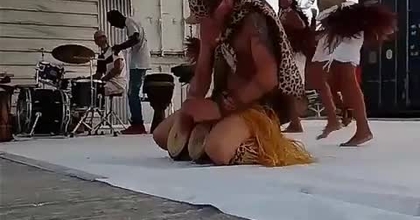 Tahitian bongo show