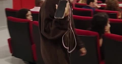 Desfile Fashion Show con escenografía MadCine+