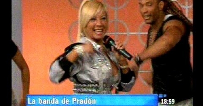 Algazara grupo reggaeton en canal 9 con Viviana Canosa