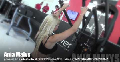 RIMINI WELLNESS 2015 : ANIA MALYS IFBB Bikini Model fitness training at MATRIX stand